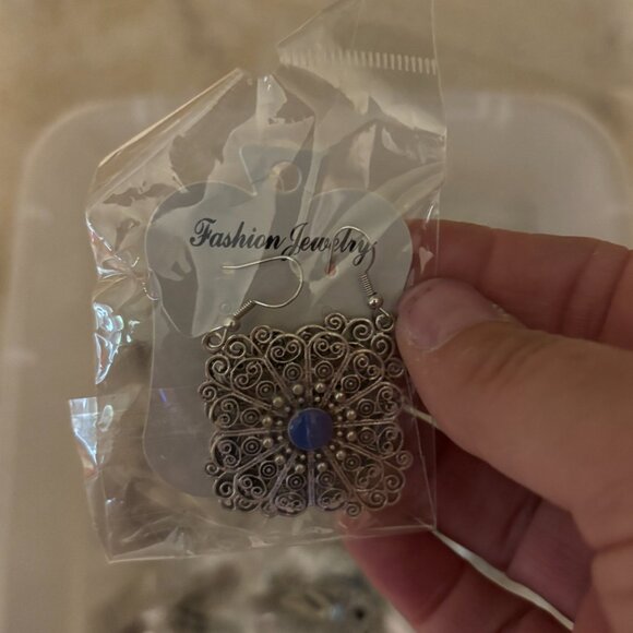 98 NEW pair of Fashion Earrings - Selling as a lot - Loads of different designes - Picture 3 of 4